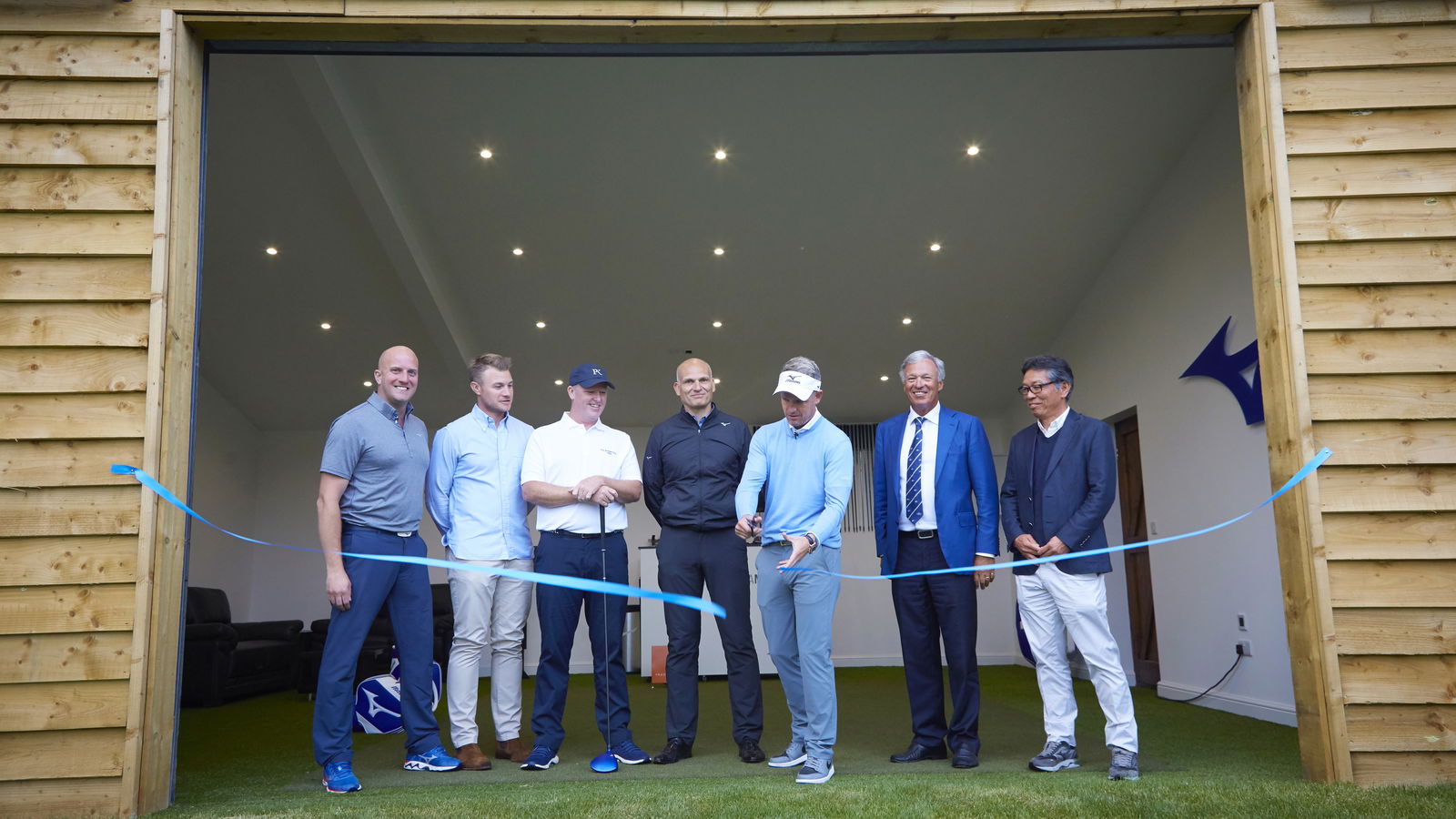 Mizuno unveil new fitting centre at Bearwood Lakes